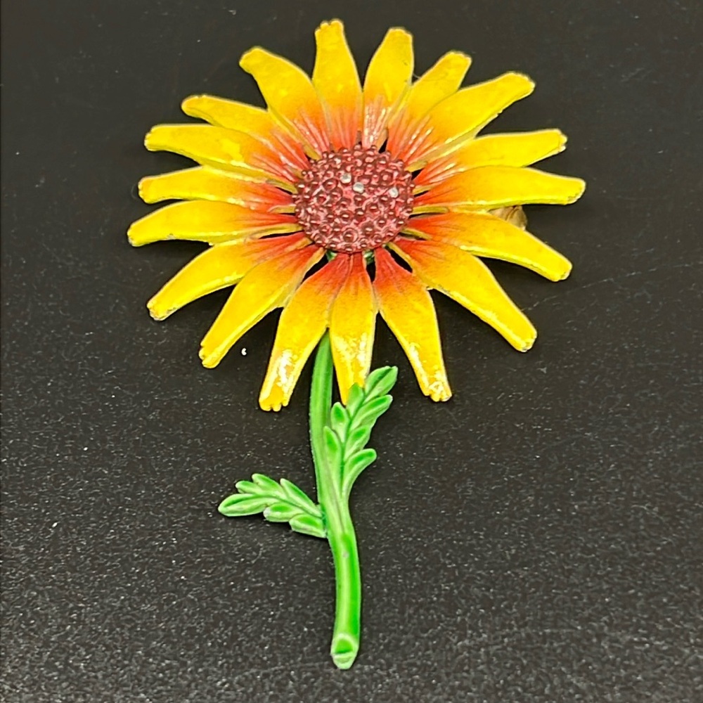 Vintage Hedy sunflower brooch
